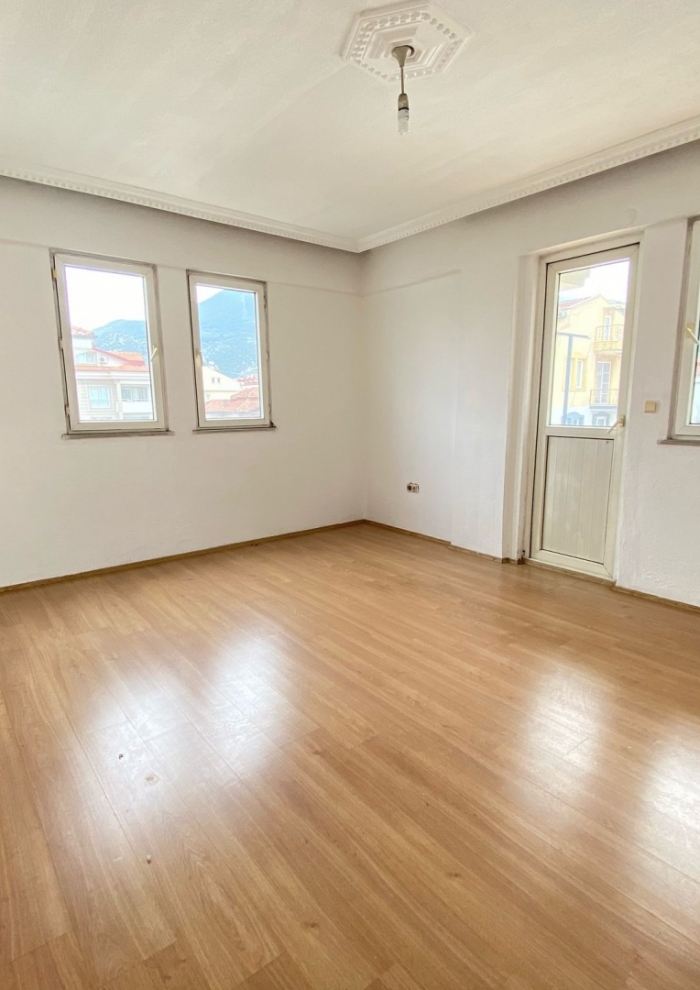 TAŞYAKA MAHALLESİNDE KİRALIK 2+1 AYRI MUTFAK AVM YAKINI